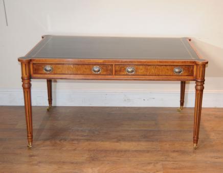 Regency mesa de nogal Escribir la tabla