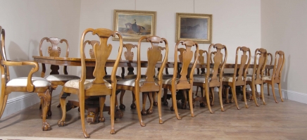 16 pies Nogal Mesa de Georgia Comedor Pedestal