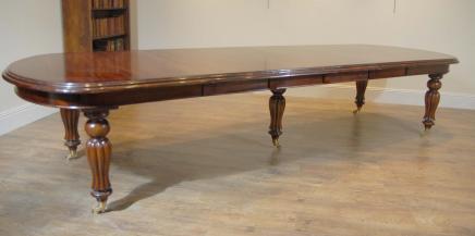 Mesa de comedor de caoba victoriana