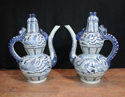 PAIR NANKING CHINESE BLUE WHITE PORCELAIN TEAPOTS VASES URNS POTTERY CHINA PAIR NANKING CHINESE BLUE WHITE PORCELAIN TEAPOTS VASES URNS POTTERY CHINA