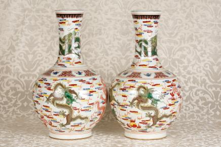 Pair Japanese Kutani Pottery Porcelain Urns Vases Pair Japanese Kutani Pottery Porcelain Urns Vases