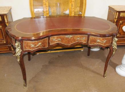 French Louis XV Kidney Desk Bureau Plat Writing Table French Louis XV Kidney Desk Bureau Plat Writing Table