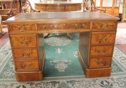George II Knee Hole Desk Walnut Bureau George II Knee Hole Desk Walnut Bureau