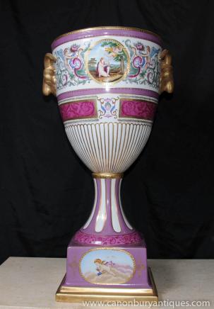 Deutsch Dresdner Porzellan Urne Vase Rams Head Griffe