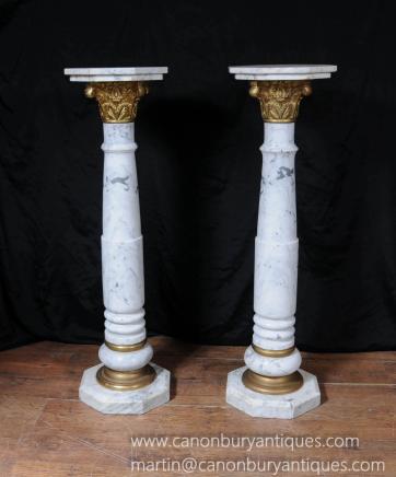 Paar Italian Marble Classic Column Tabelle Pedestal Tabellen Unterstützt