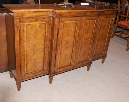 Giorgio II Burr Walnut Breakfront Credenza Buffet Server Pranzo Mobili Giorgio II Burr Walnut Breakfront Credenza Buffet Server Pranzo Mobili