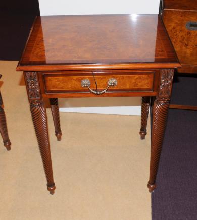 Regency Tavolino radica di noce intagliato a spirale tabelle Leg Regency Tavolino radica di noce intagliato a spirale tabelle Leg