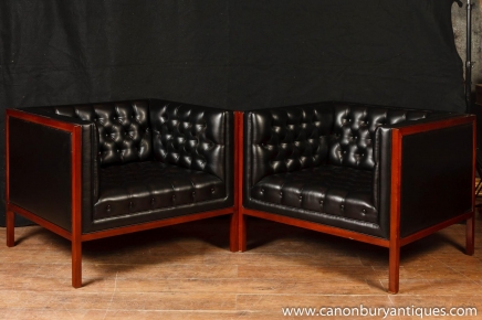Paire Art Deco Box Club Chairs Arm Chaises en cuir de bouton