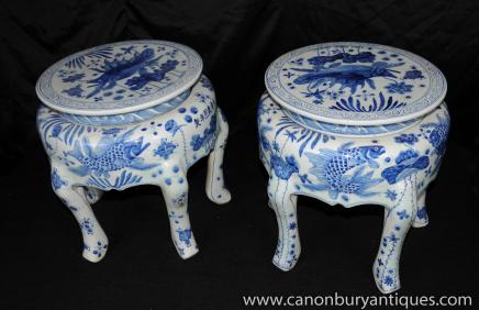 Paire chinoise de Nankin Poterie Tabourets Bleu Porcelaine blanche Paire chinoise de Nankin Poterie Tabourets Bleu Porcelaine blanche