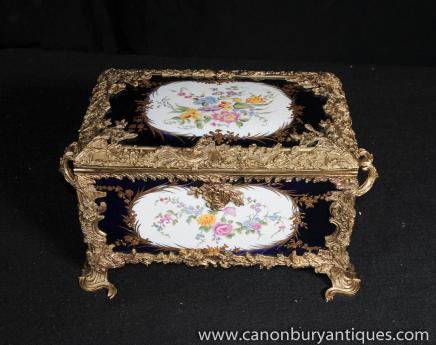 Porcelaine de Sèvres Boîte à bijoux Ormolu cercueil Gerbe