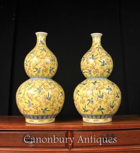 Pair Qing Chinese Porcelain Bird Vases Famile Jaune Urns Vase