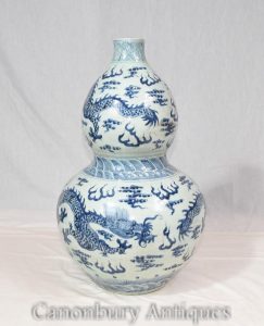 Single Chinese Ming Blue and White Porcelain Urn Dragon